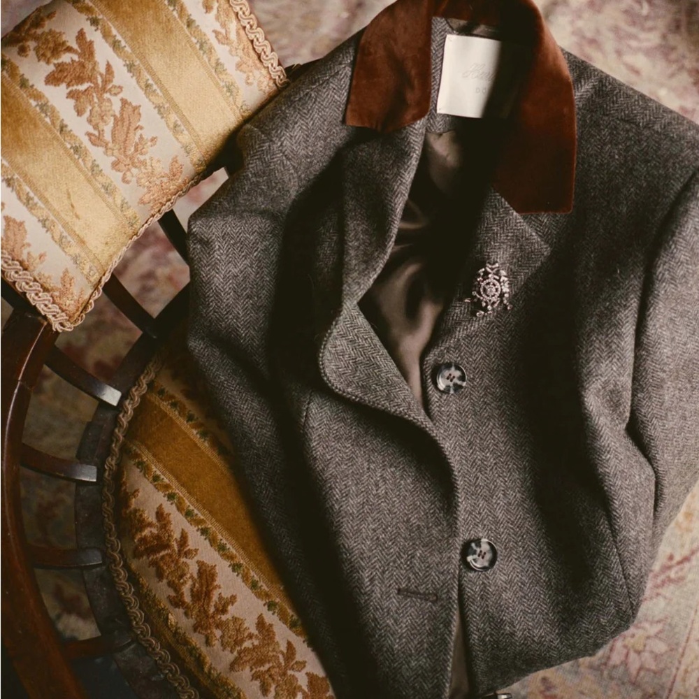 Doen Lennon Blazer - Elegant Gray Herringbone Blazer with Brown Collar